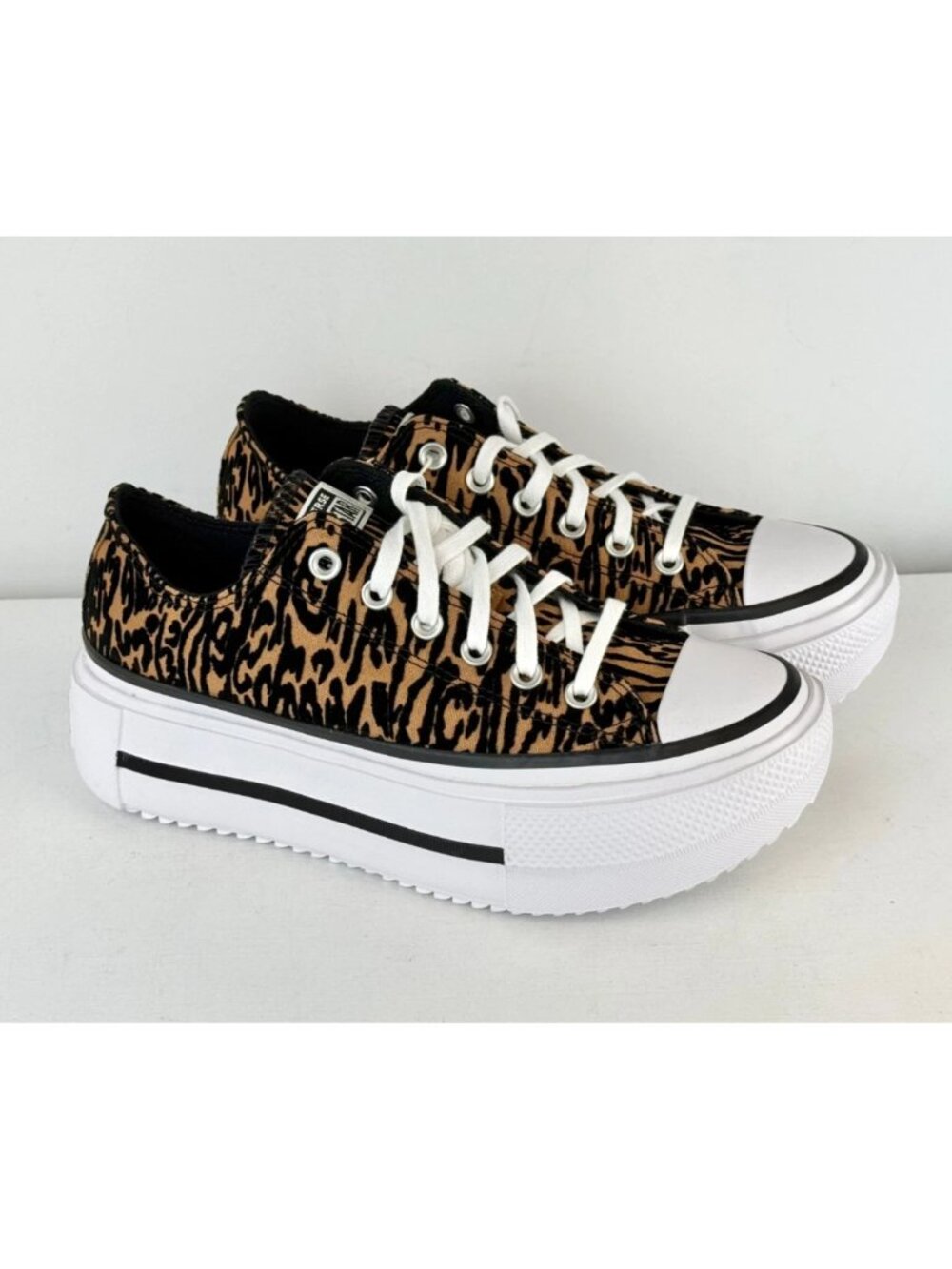M9 W11 - Converse Chuck Taylor All Star Lift Double Stack Platform Leopard